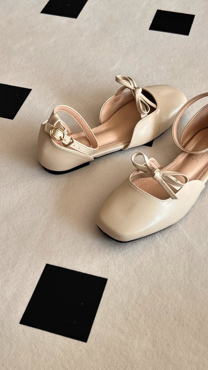 Daphne Flats In Vanilla – Handmade Brown Flats for Women | Wide-Foot & Bunion Friendly with Easy Hook Buckle